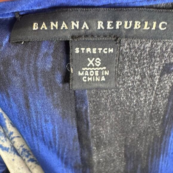Banana Republic beautiful blue abstract print Silk top size XS - Picture 4 of 6